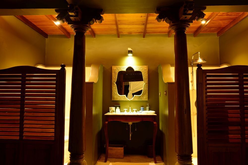 Maniumpathy Hotel Colombo Buitenkant foto