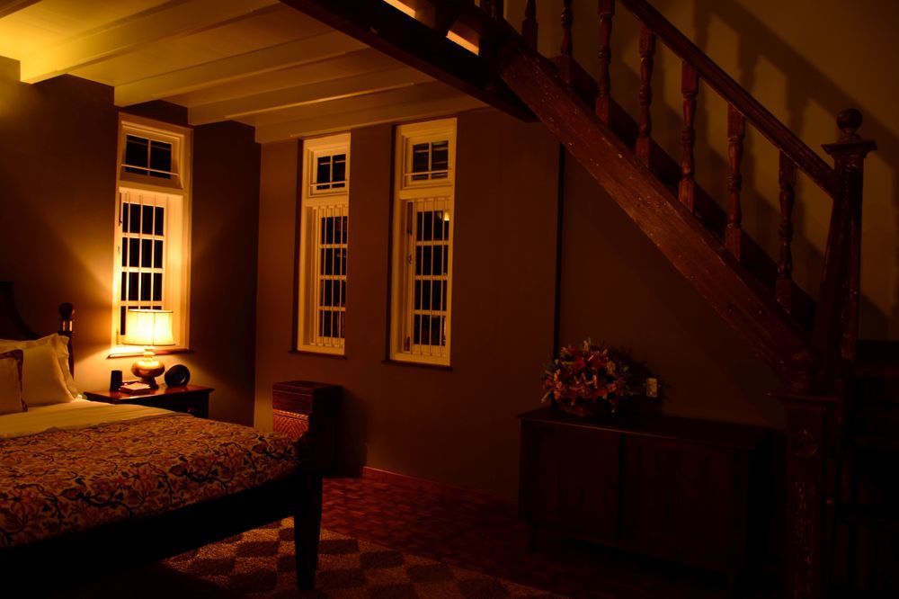 Maniumpathy Hotel Colombo Buitenkant foto